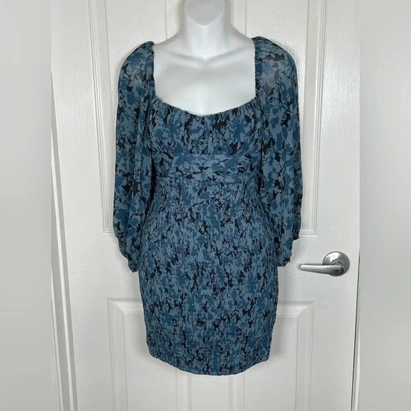 Olivaceous NWT‎ Smocked Print Mini Boutique Dress medium - Picture 2 of 9